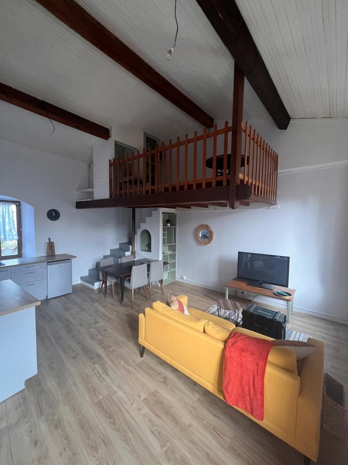 Studio With Mezzanine Prades  Exterior photo