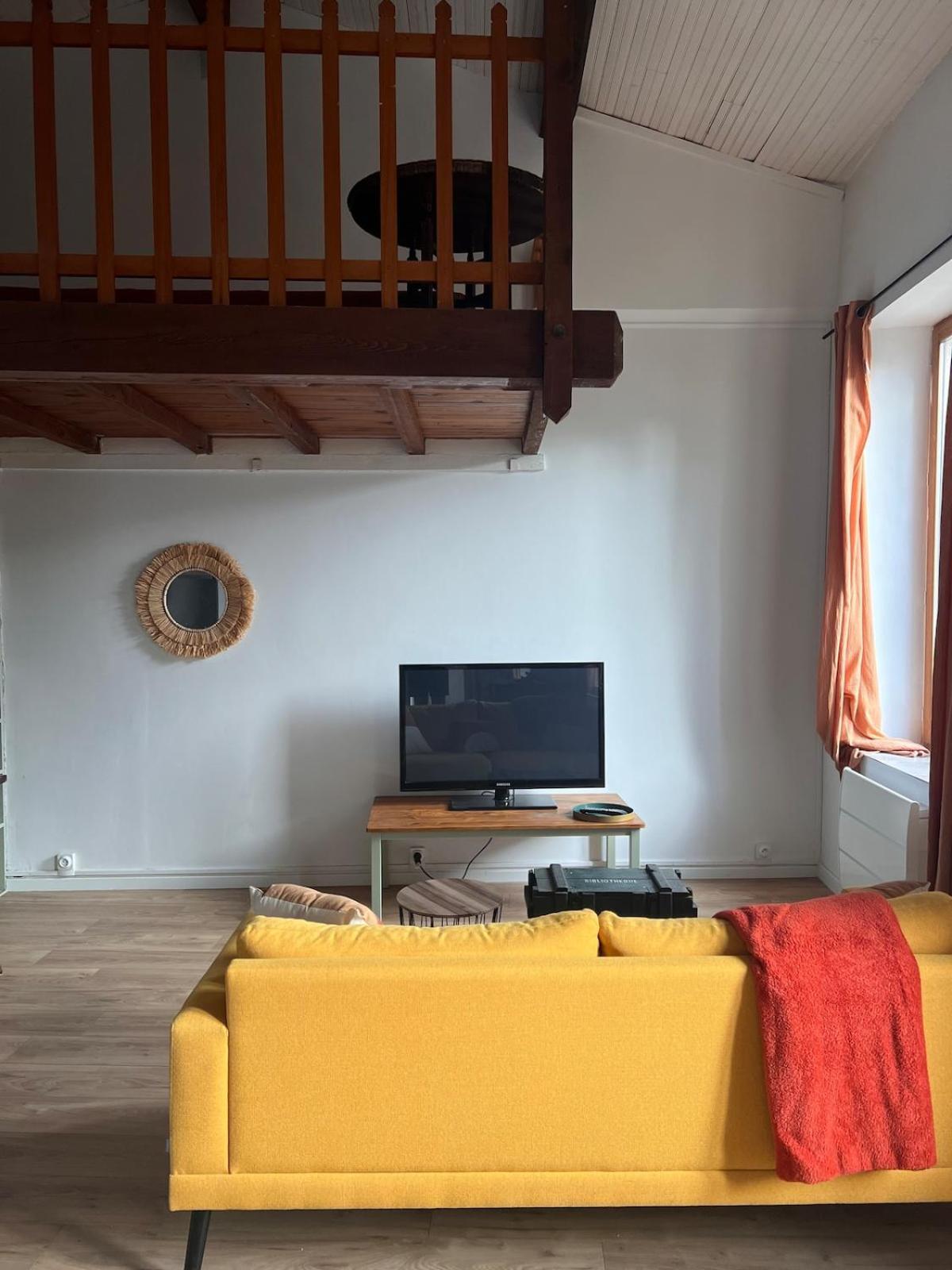 Studio With Mezzanine Prades  Exterior photo